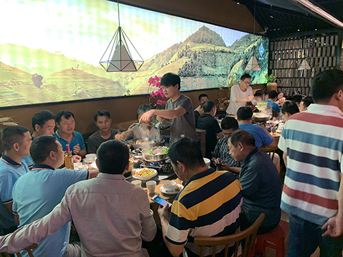 揮手三月，激情四月 戴高樂泳池設(shè)備 這不僅是一個(gè)簡單的聚餐