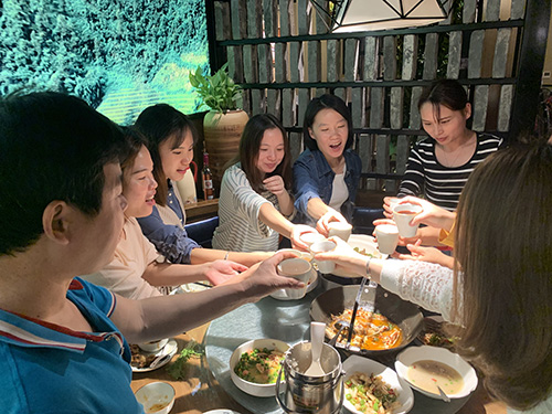 揮手三月，激情四月 戴高樂泳池設(shè)備 這不僅是一個(gè)簡單的聚餐