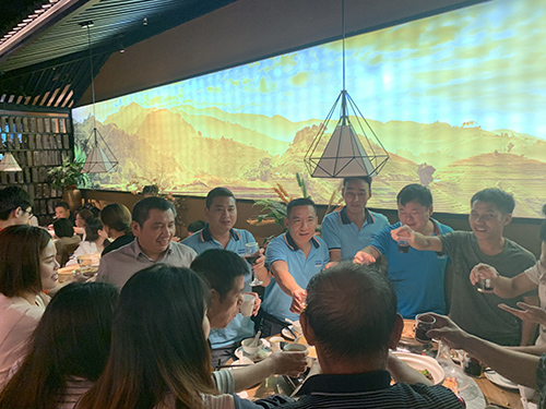 揮手三月，激情四月 戴高樂泳池設(shè)備 這不僅是一個(gè)簡單的聚餐